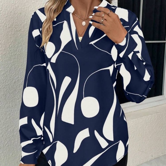 New Navy and White Abstract Top - Picture 2 of 7